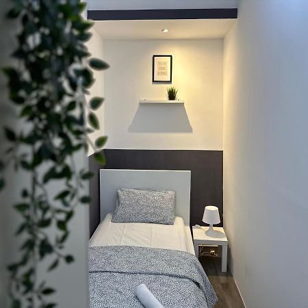 Traveller Partition Room In Al Barsha 1 Near Metro Dubai Bagian luar foto