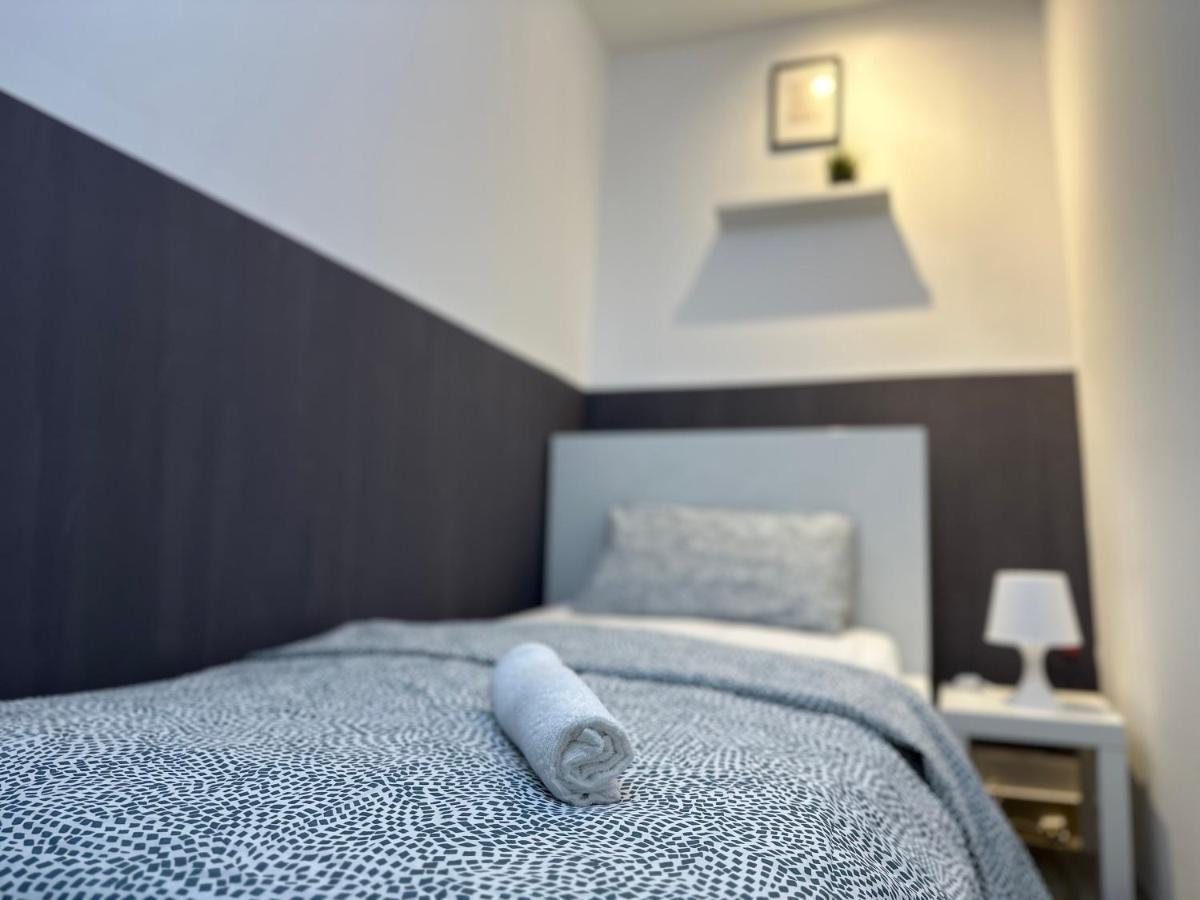 Traveller Partition Room In Al Barsha 1 Near Metro Dubai Bagian luar foto